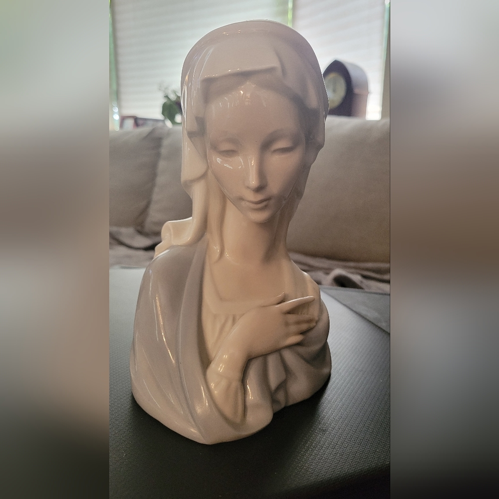 Llardro Madonna Bust (1971-1974)